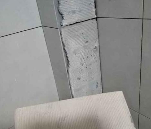 增城瓷砖空鼓维修公司分享下厨房瓷砖脱落的补救措施。